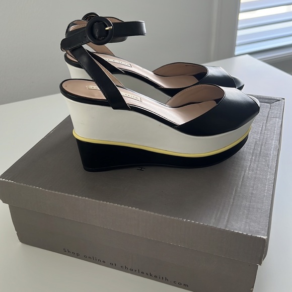 Ladies Wedge Platform Open Toe Sandal - Picture 4 of 5